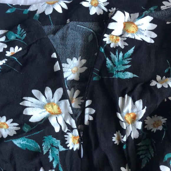 BOGO Daisy floral print maxi skirt w/ 2 side slits - Picture 3 of 5